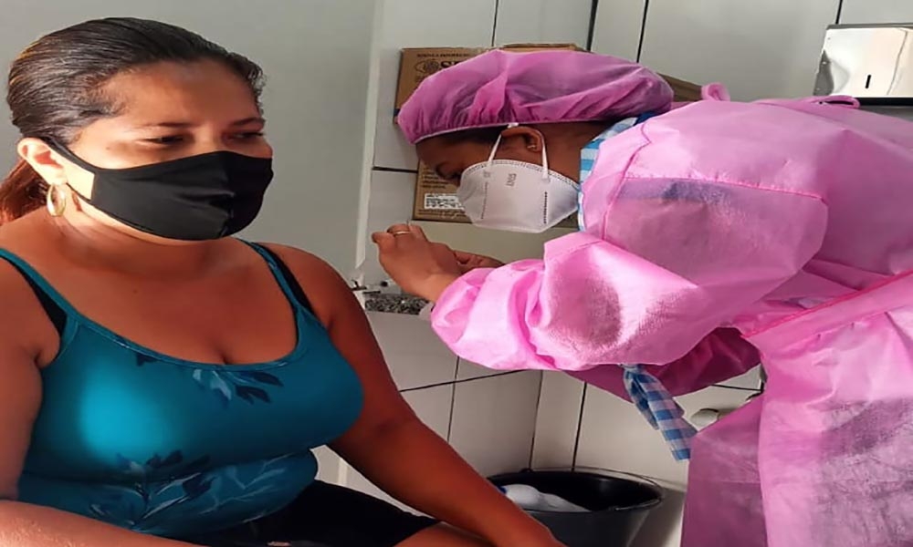 VACINAÇÃO DOS PROFISSIONAIS DA LIMPEZA URBANA CONTRA A COVID-19