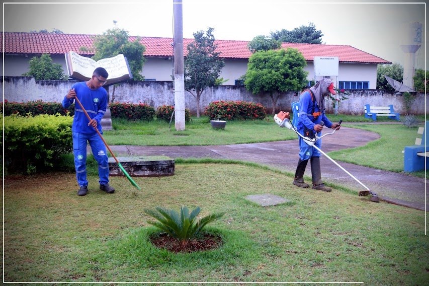 INTENSIFICAÇÃO DOS SERVIÇOS DE LIMPEZA NAS PRAÇAS INTENSIFICAÇÃO DOS SERVIÇOS DE LIMPEZA NAS PRAÇAS