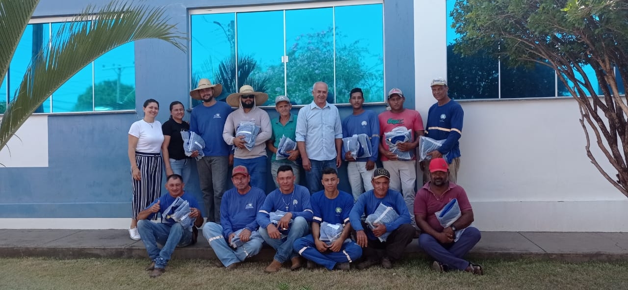 ENTREGAS DE UNIFORMES E EQUIPAMENTOS DE SEGURANÇA  PARA SERVIDORES DO MEIO AMBIENTE