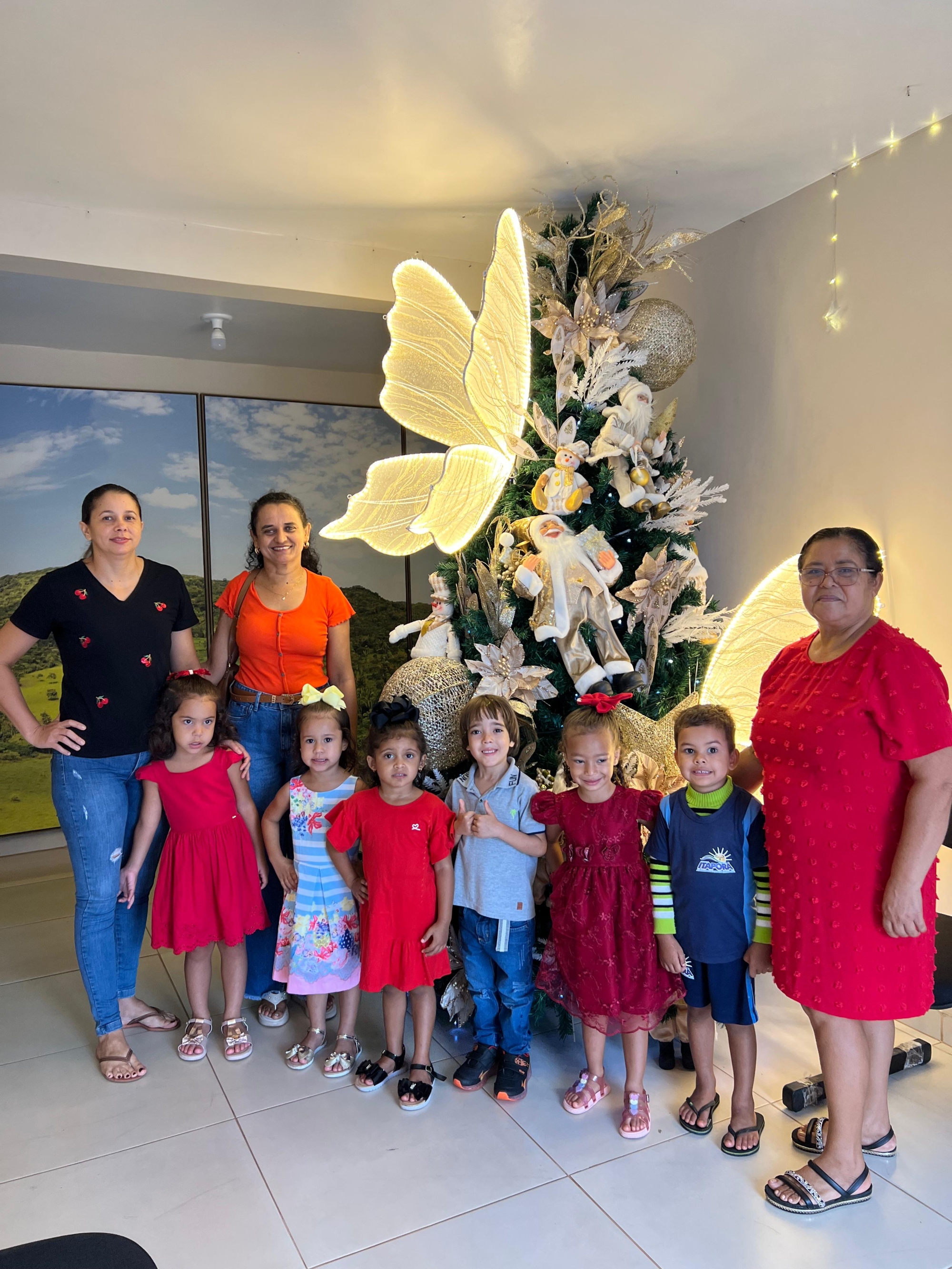 ALUNOS DO CMEI VISITA A SEDE DA PREFEITURA