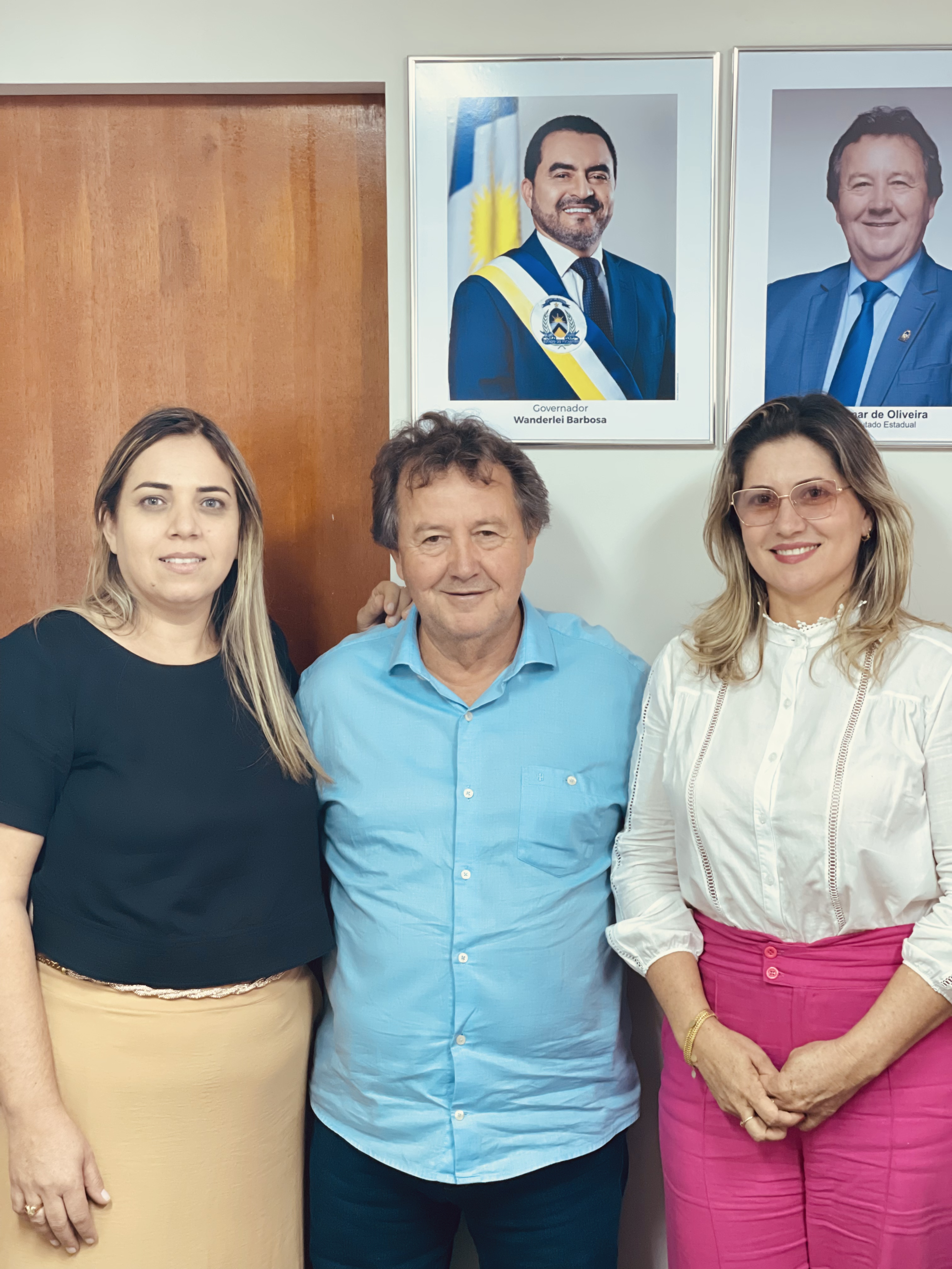 Prefeita, Vice-prefeita e Secretário Municipal de Assistência Social cumprem agenda de reuniões na capital.