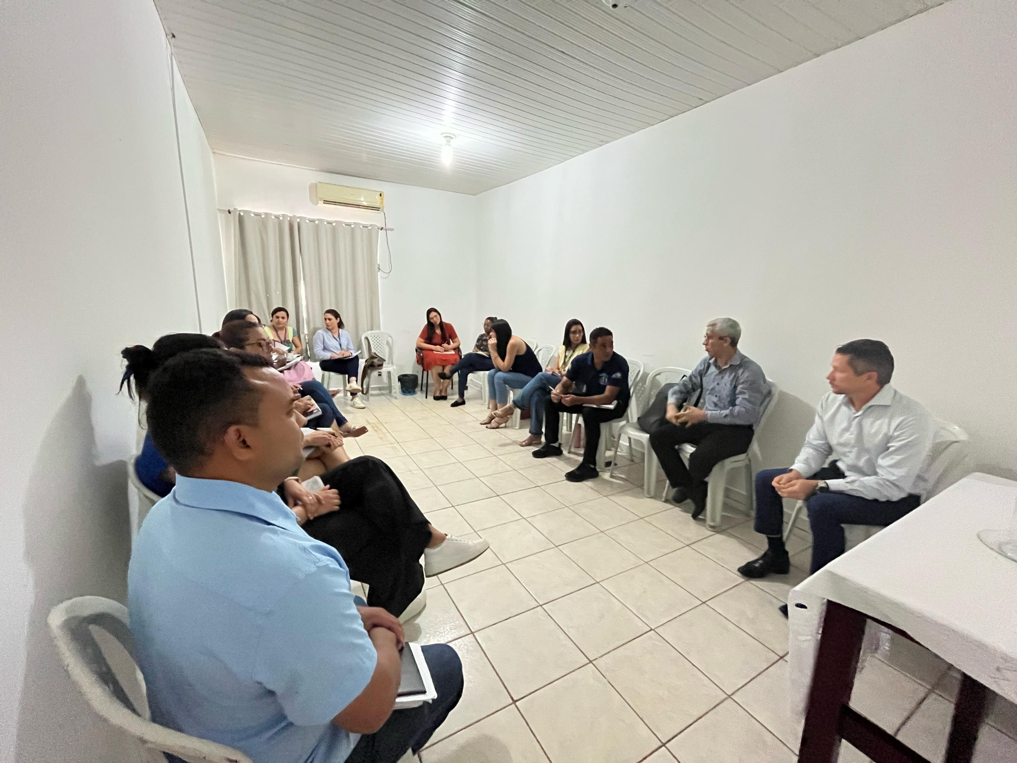 Secretaria Municipal de Assistência Social realiza reunião com equipe da Promotoria de Colméia.