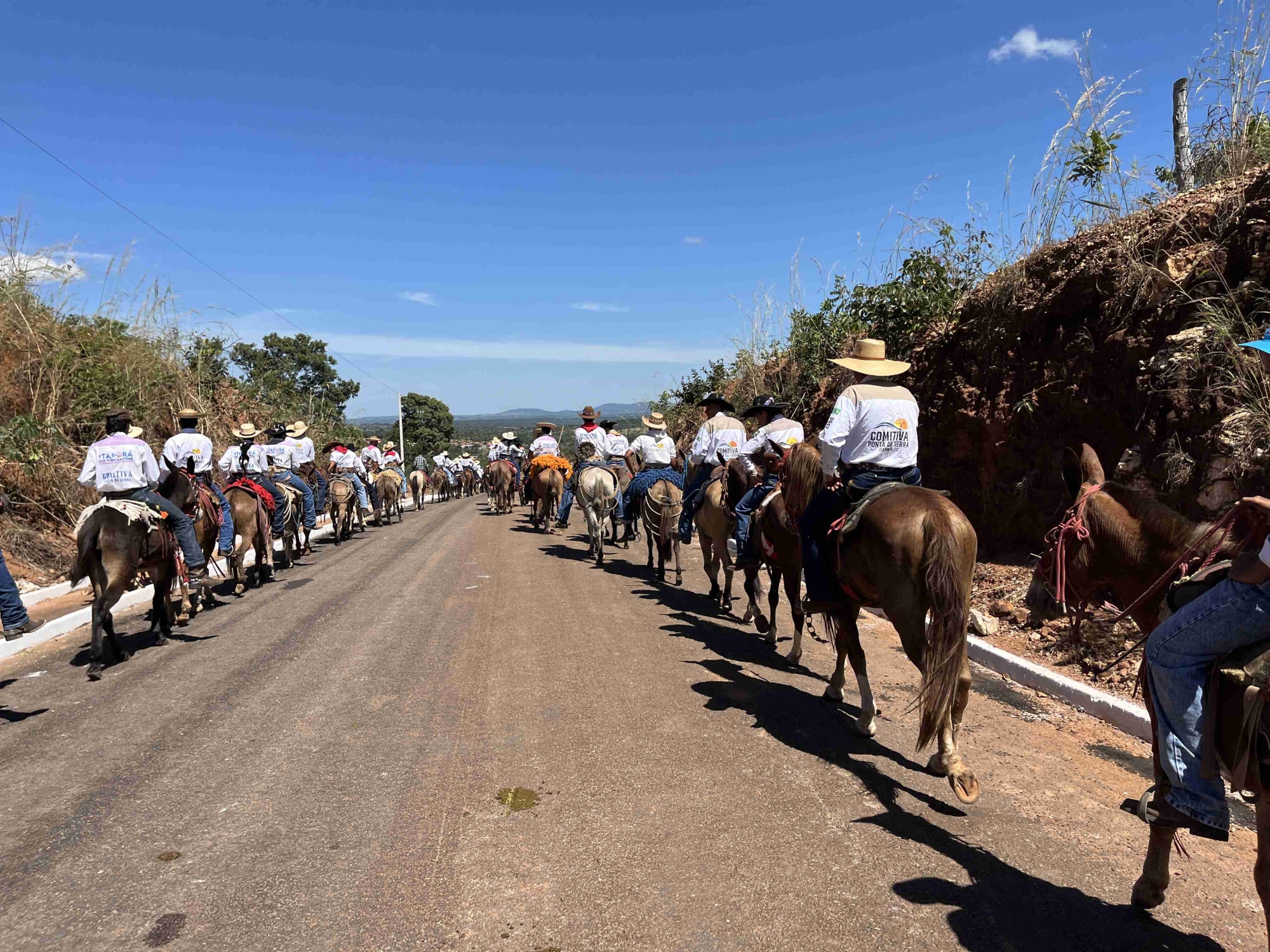 Terceiro e último dia do "XIV ITAPORÃ FEST" é marcado por Grande Cavalgada