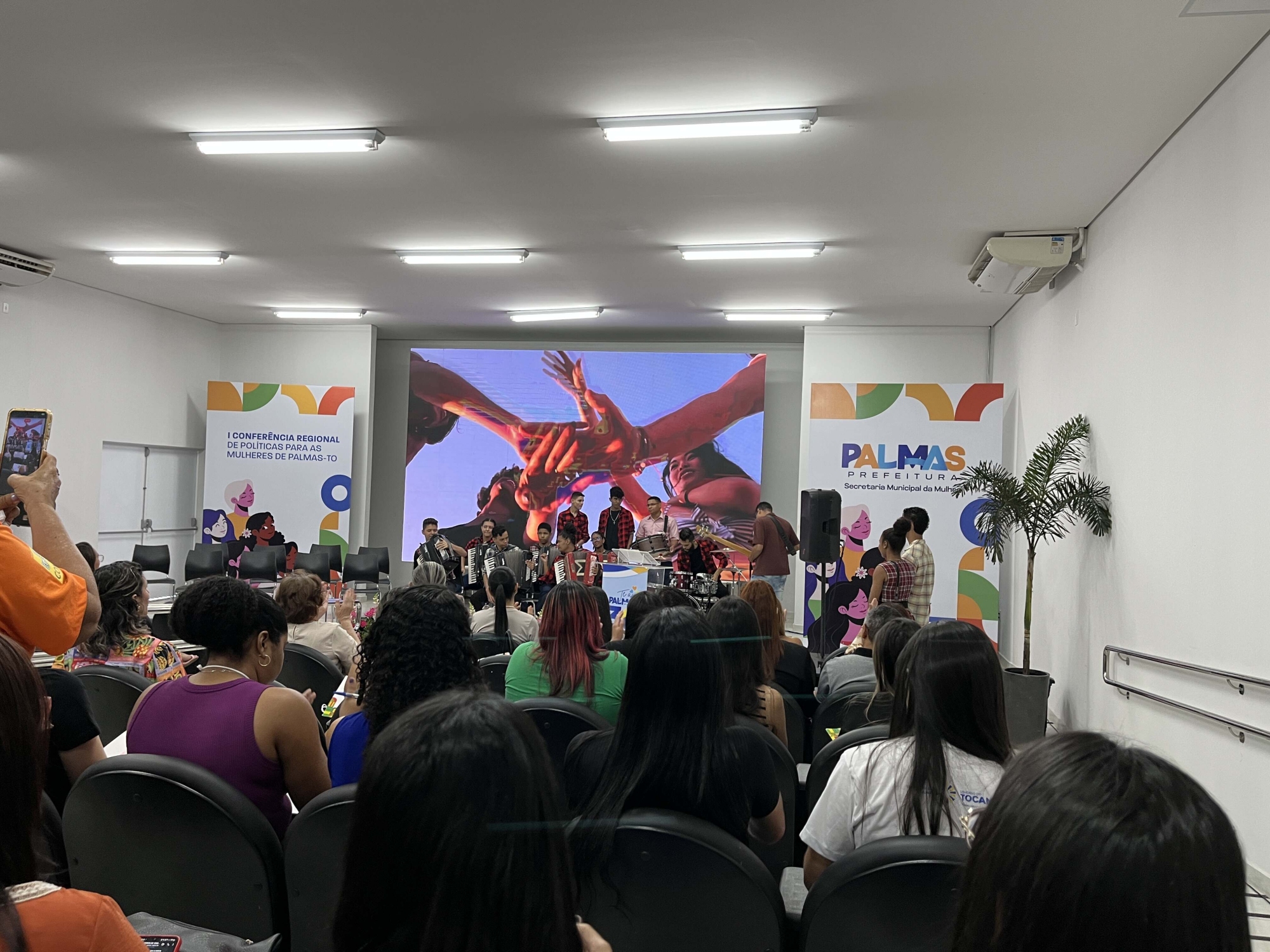 Secretária Eliane Costa e Diretora Valdinéa Ventura reforçam compromisso com políticas para mulheres em Conferência Regional
