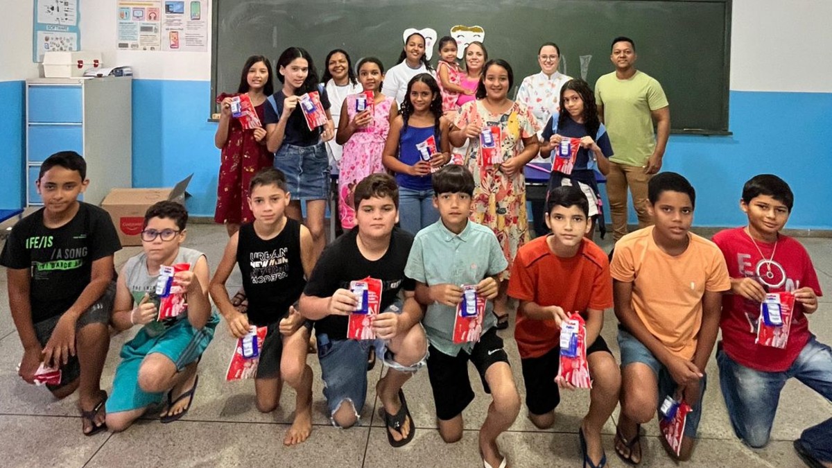 Sorrisos Saudáveis: Prefeitura e Parcerias Levam Cuidado Dental à Escola Augusta Maria de Jesus